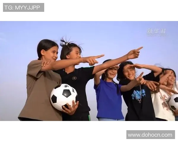 当代足球明星与青春女孩的魅力碰撞展现精彩瞬间 当代足球明星与青春女孩的魅力碰撞展现精彩瞬间