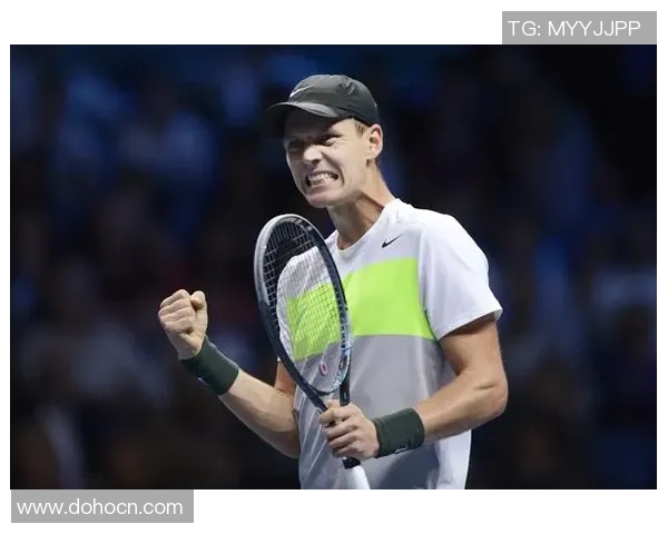 足球明星激情时刻握拳举手视频展现他们的奋斗精神与团队合作魅力 足球明星激情时刻握拳举手视频展现他们的奋斗精神与团队合作魅力